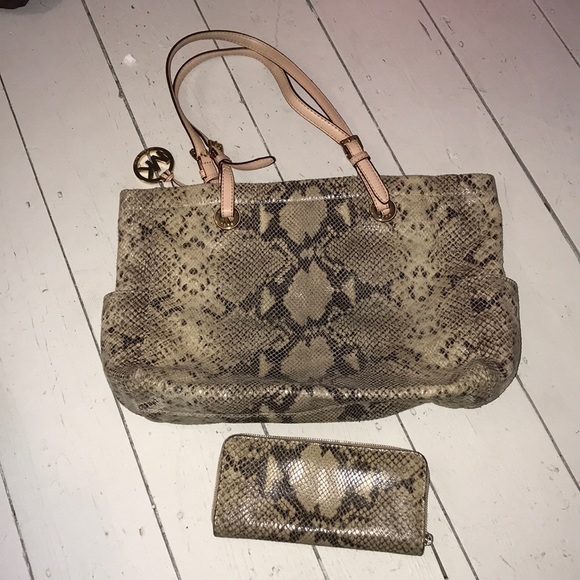 Michael Kors snake skin print bag and wallet - Picture 2 of 4